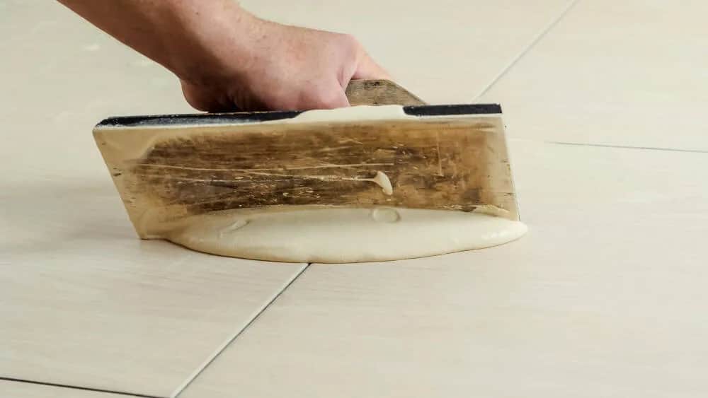 Jak położyć fugi na podłodze bez błędów i z trwałym efektem