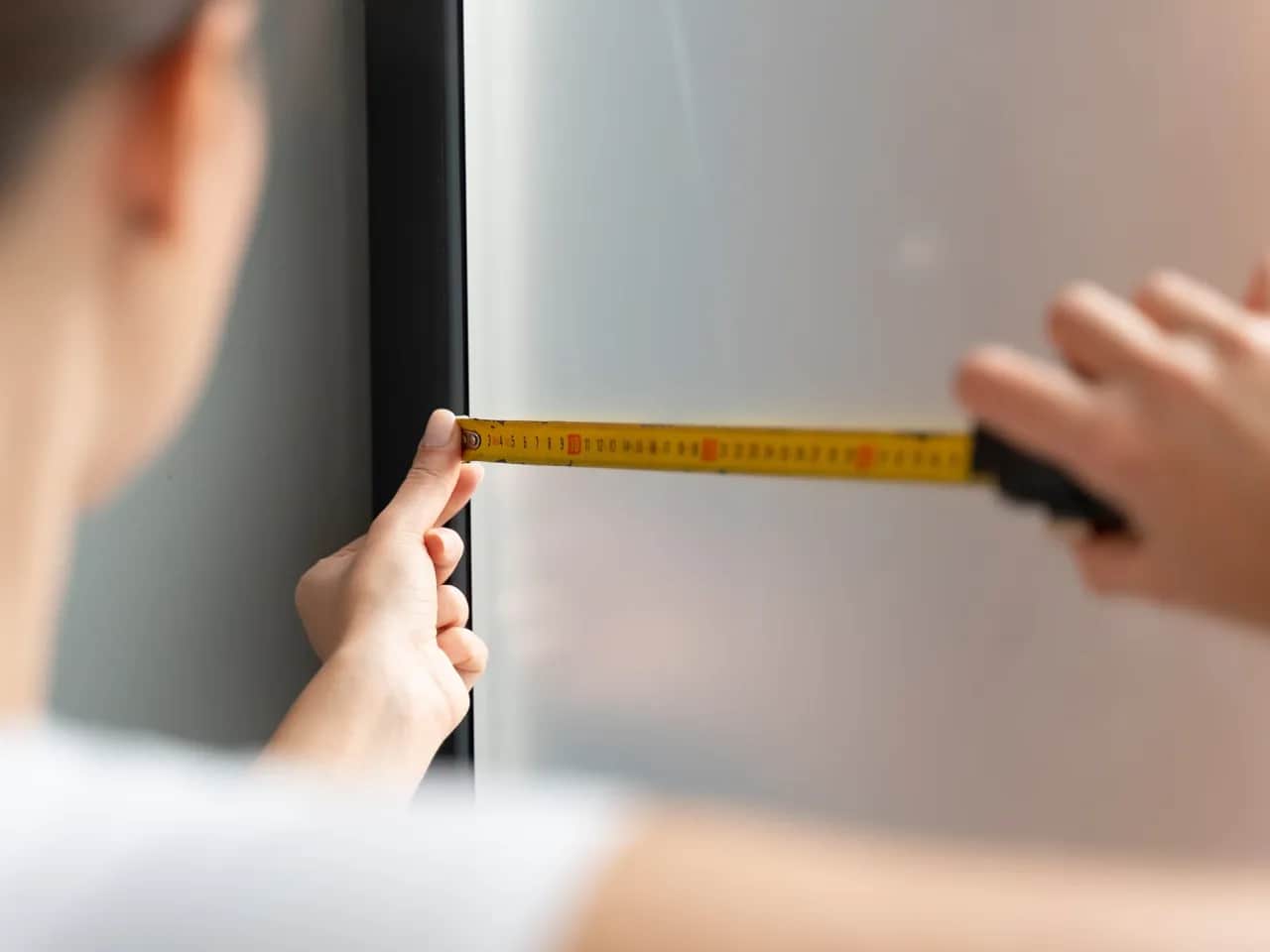 Jak zmierzyć okno do rolety dzień noc, by uniknąć błędów w pomiarze