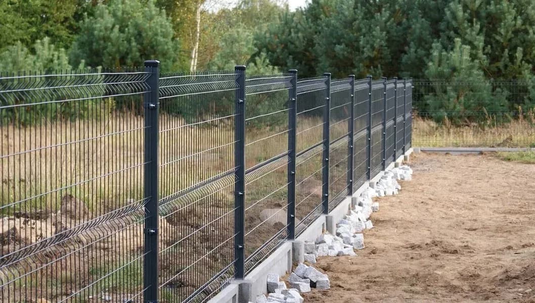 Ogrodzenie panelowe co ile słupki – uniknij błędów w montażu