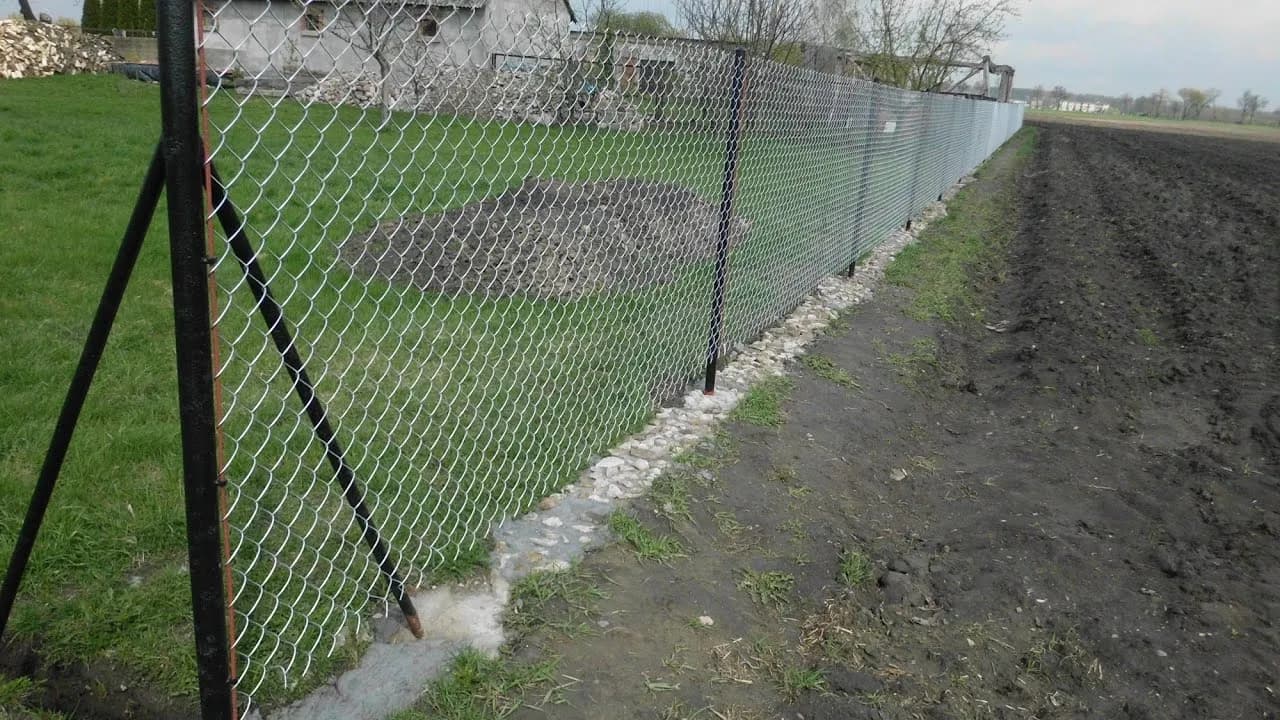 Jak zrobić ogrodzenie z siatki: proste kroki, by uniknąć błędów