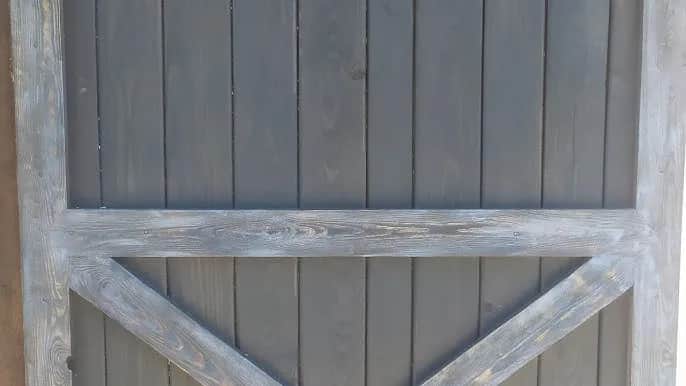 Jak zrobić drzwi drewniane - łatwe kroki do samodzielnej budowy