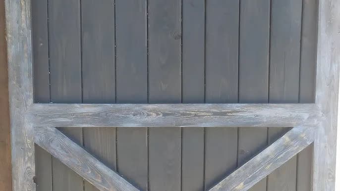 Jak zrobić drzwi drewniane - łatwe kroki do samodzielnej budowy