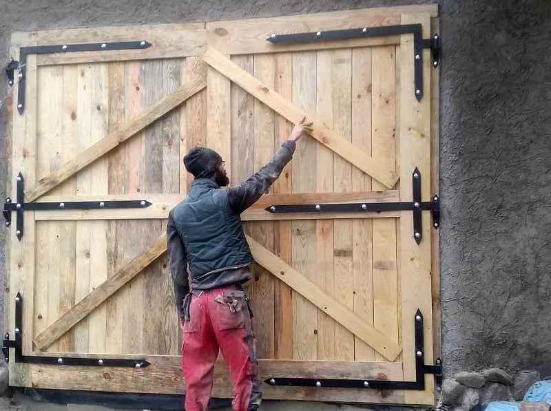 Jak zrobić drzwi do garażu - proste kroki i niezbędne materiały